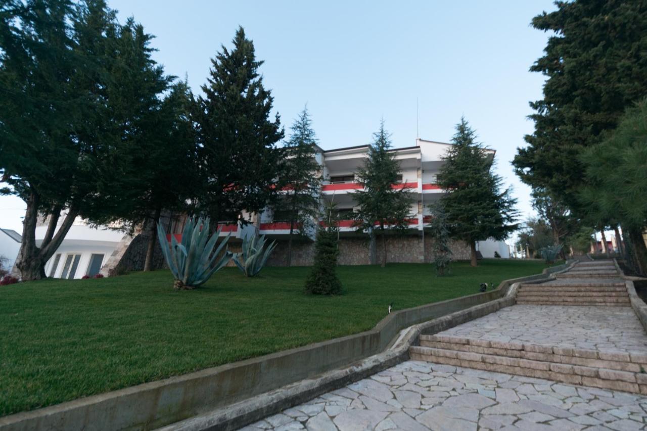 Chateau Linza Resort 地拉那 外观 照片
