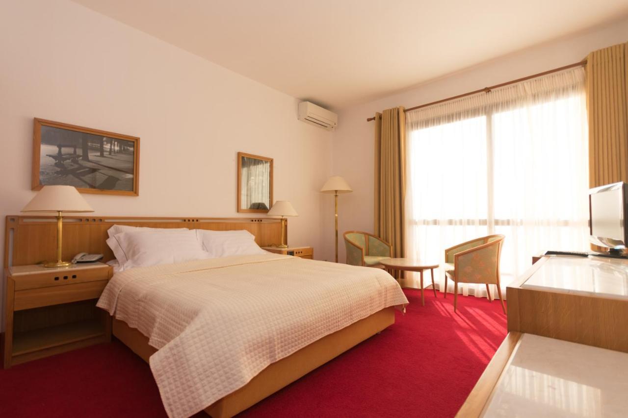 Chateau Linza Resort 地拉那 外观 照片