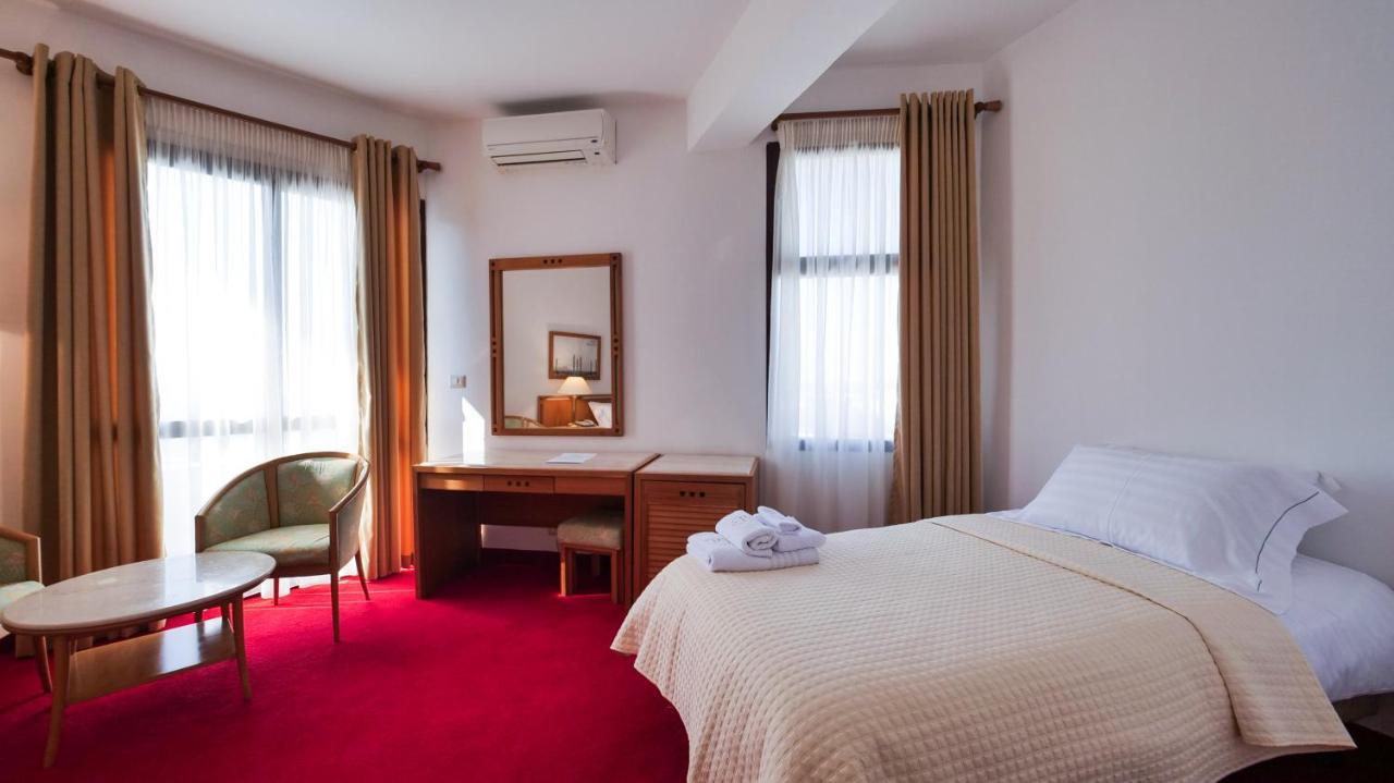 Chateau Linza Resort 地拉那 外观 照片