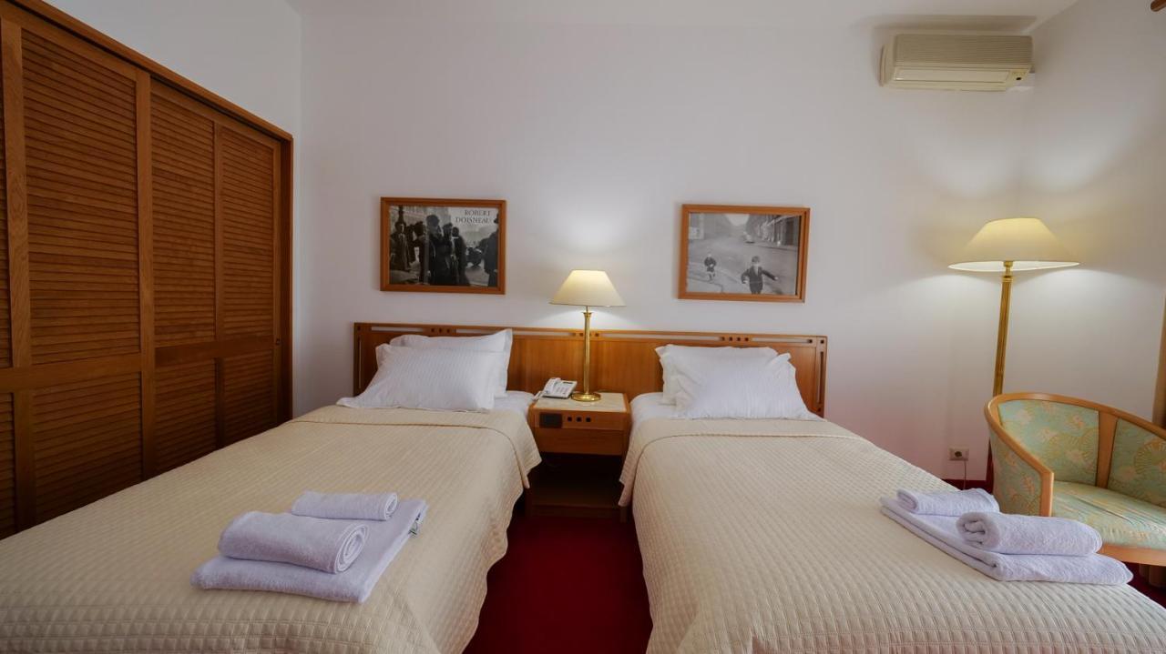 Chateau Linza Resort 地拉那 外观 照片