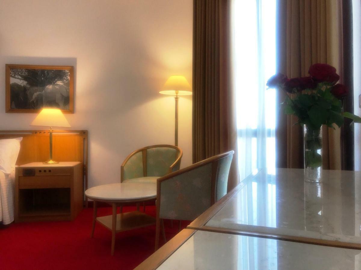 Chateau Linza Resort 地拉那 外观 照片