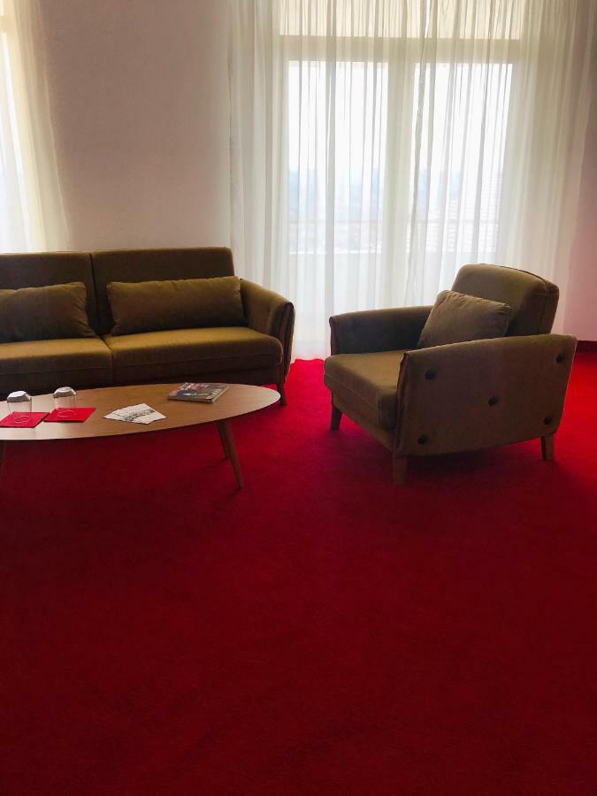 Chateau Linza Resort 地拉那 外观 照片