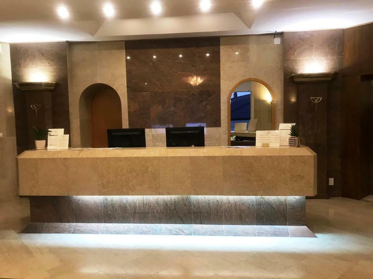 Chateau Linza Resort 地拉那 外观 照片